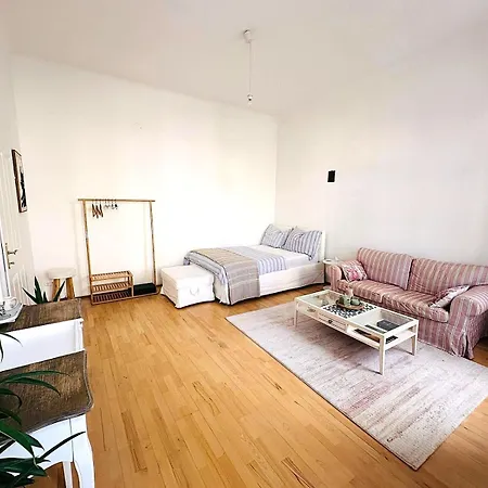 公寓 Modern 2-bedroom With Living Room, 15 Minutes To Vienna Center By Metro