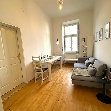 Modern 2-bedroom With Living Room, 15 Minutes To Vienna Center By Metro * Grossing (Liezen)