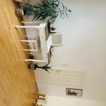 Modern 2-bedroom With Living Room, 15 Minutes To Vienna Center By Metro 公寓