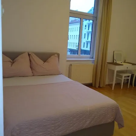 公寓 Modern 2-bedroom With Living Room, 15 Minutes To Vienna Center By Metro